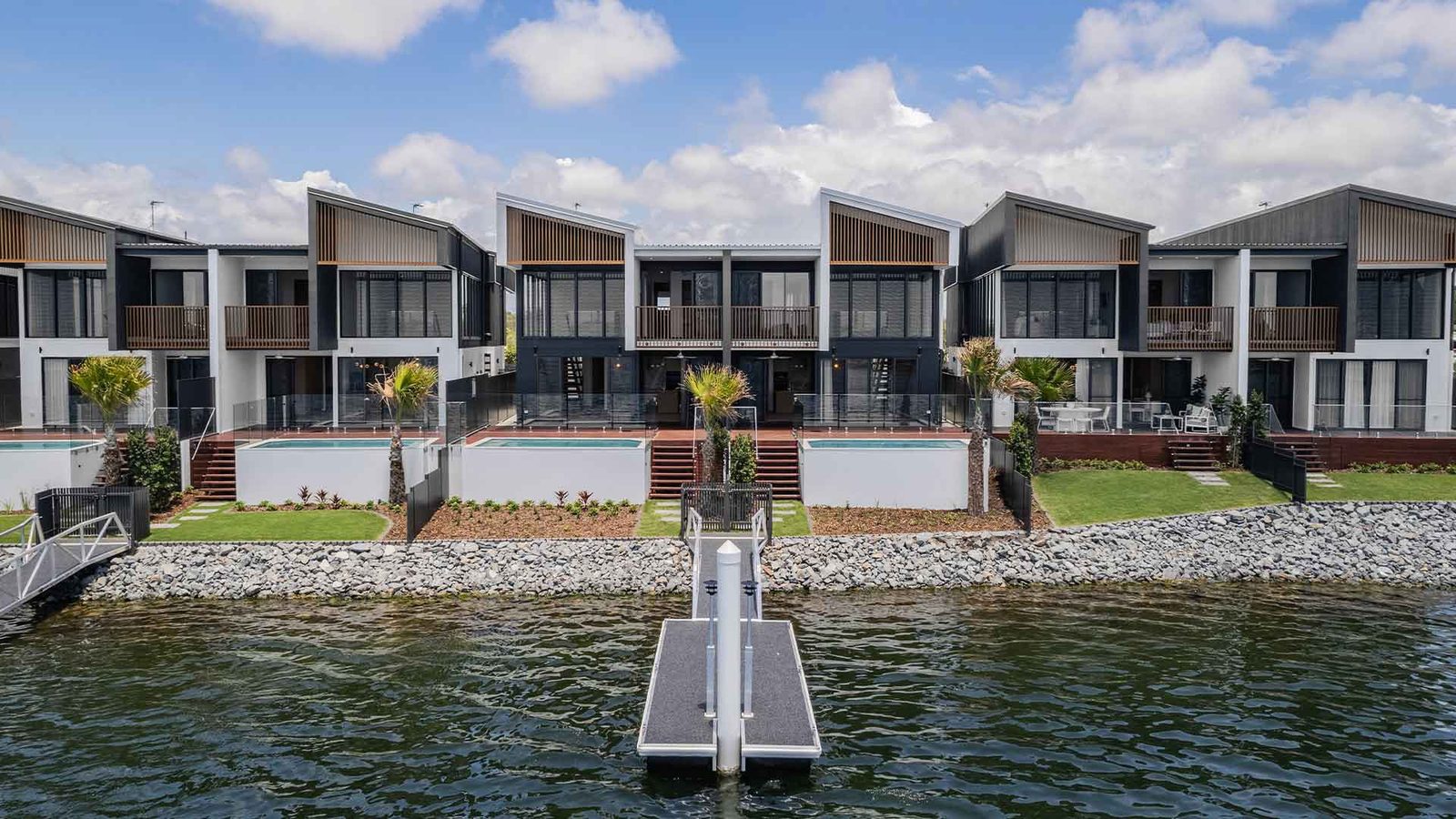 Serenity Lakeside Villas, Helensvale